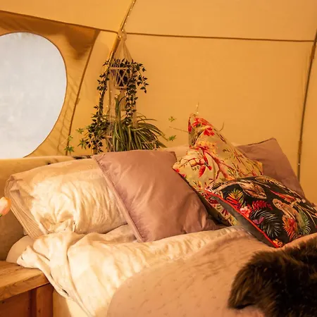 The Follies Glamping Hotel Maidstone Exterior photo