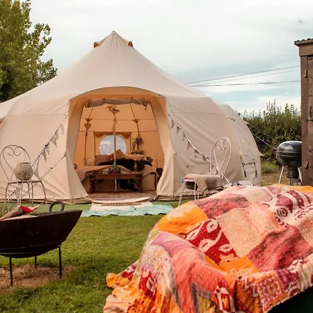 The Follies Glamping Hotel Maidstone Exterior photo